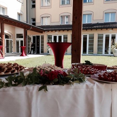 Virginia Palace Hotel غراباغناته ميلانيزي المظهر الخارجي الصورة
