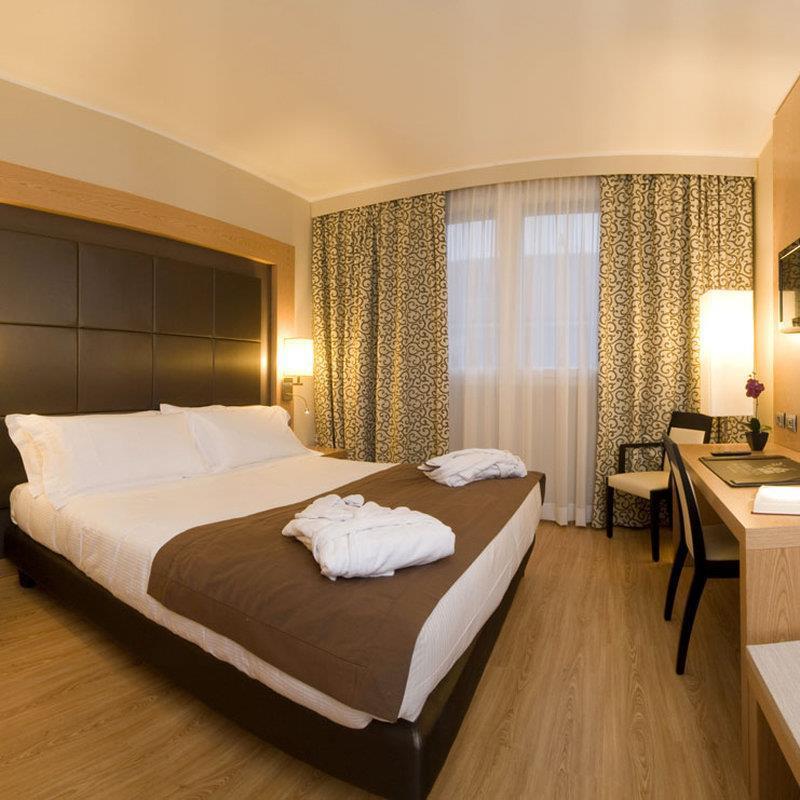 Virginia Palace Hotel غراباغناته ميلانيزي الغرفة الصورة