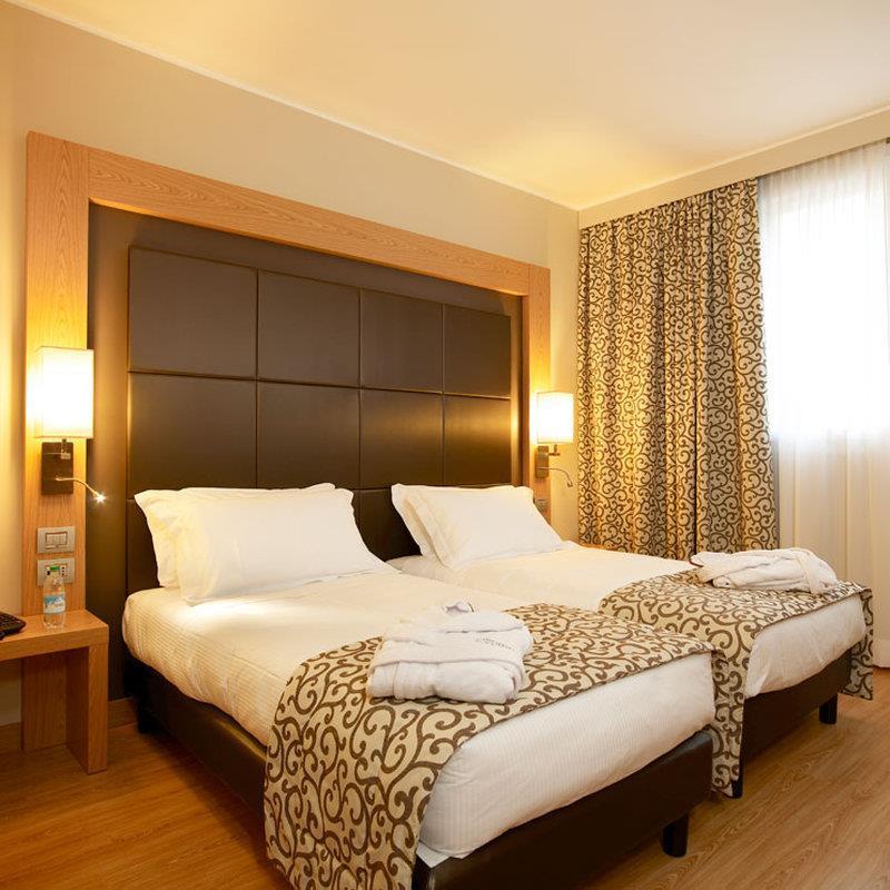 Virginia Palace Hotel غراباغناته ميلانيزي الغرفة الصورة
