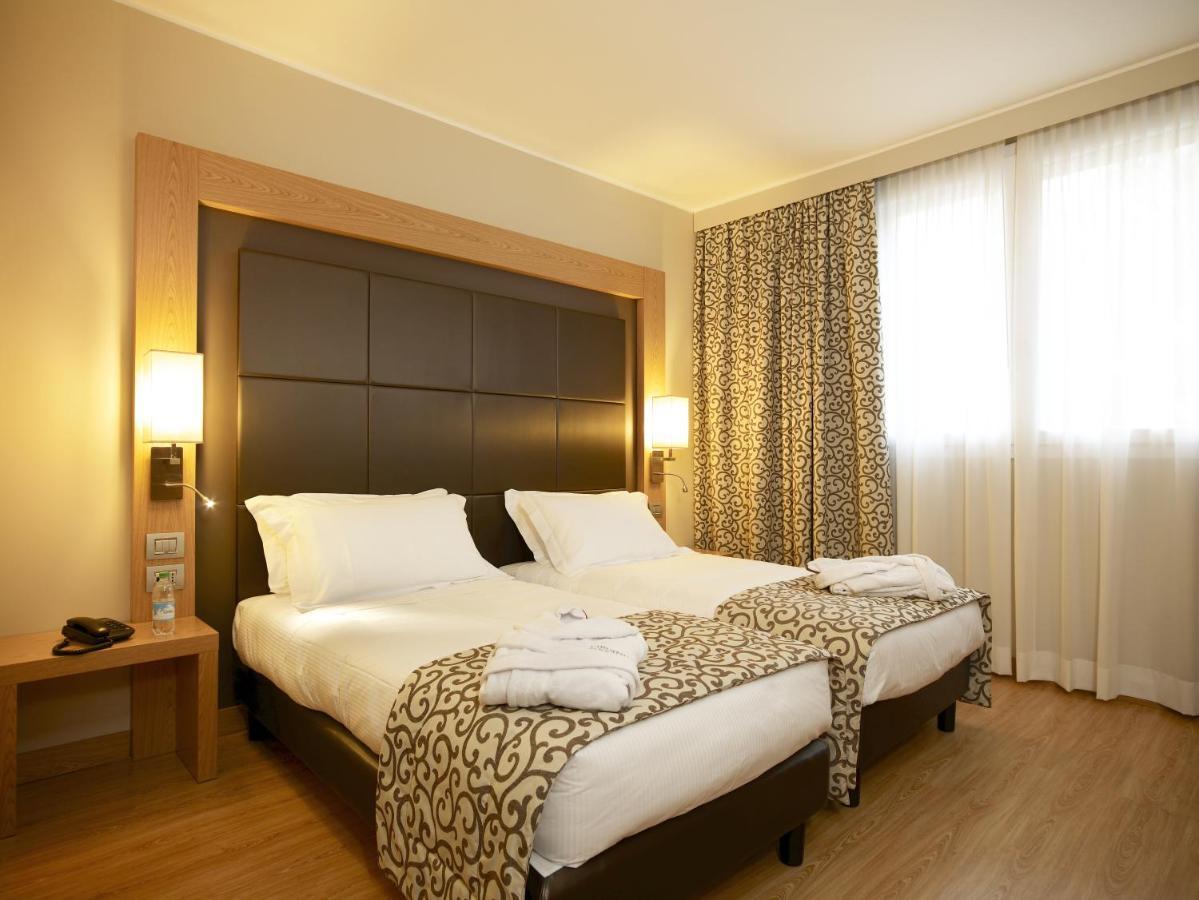 Virginia Palace Hotel غراباغناته ميلانيزي المظهر الخارجي الصورة