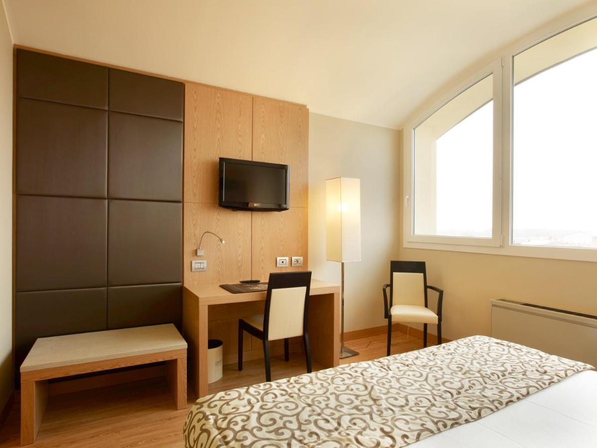 Virginia Palace Hotel غراباغناته ميلانيزي المظهر الخارجي الصورة