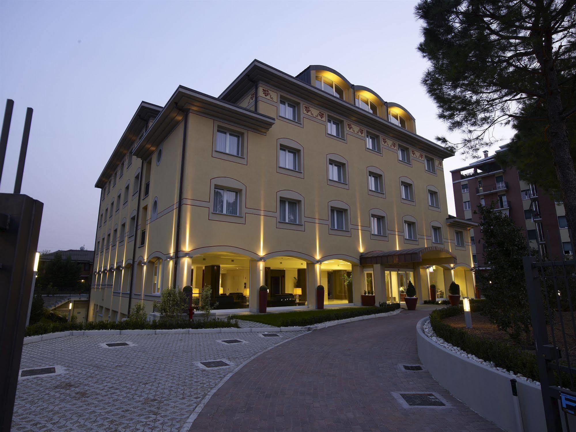 Virginia Palace Hotel غراباغناته ميلانيزي المظهر الخارجي الصورة
