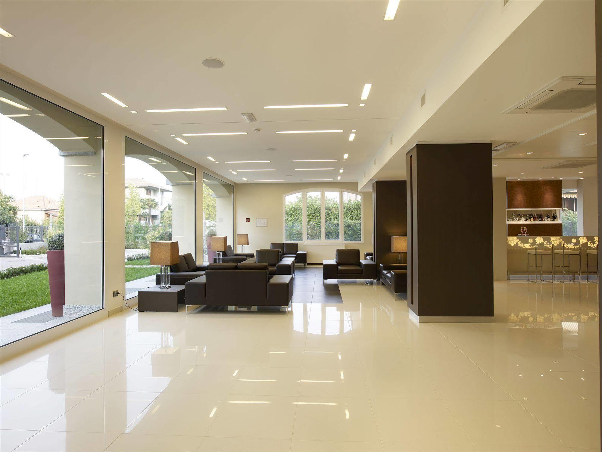 Virginia Palace Hotel غراباغناته ميلانيزي المظهر الخارجي الصورة