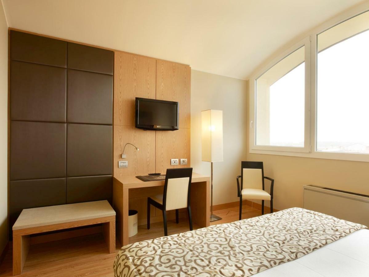 Virginia Palace Hotel غراباغناته ميلانيزي المظهر الخارجي الصورة