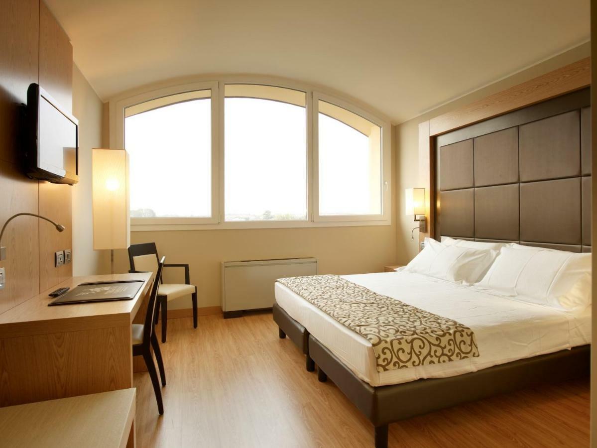 Virginia Palace Hotel غراباغناته ميلانيزي المظهر الخارجي الصورة